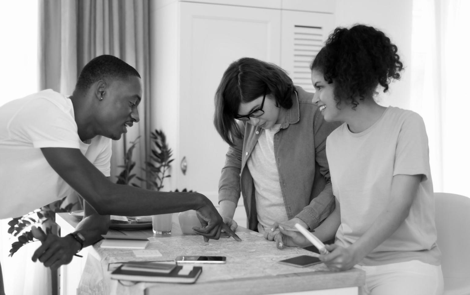 Sessione di coaching pratica con materiali di studio e appunti